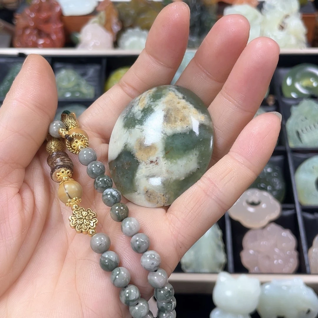 蛇纹石玉颈饰未镶嵌