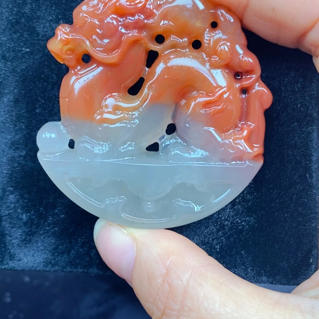 未镶嵌石英质玉（黄龙玉）颈饰
