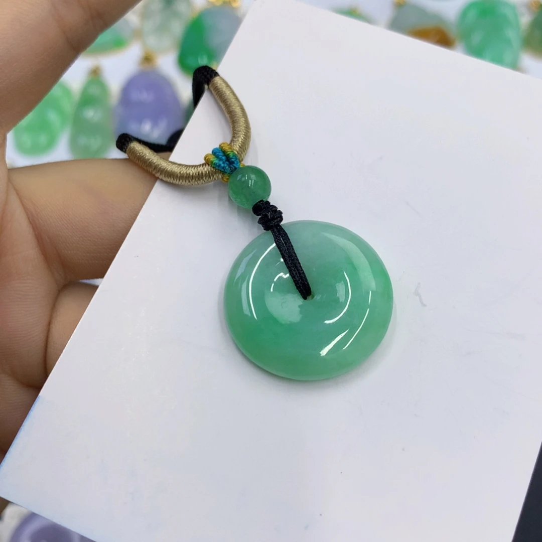 帅***丁翡翠未镶嵌颈饰翡翠