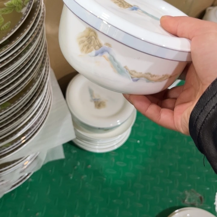 瓷片保鲜碗两个五寸微瑕