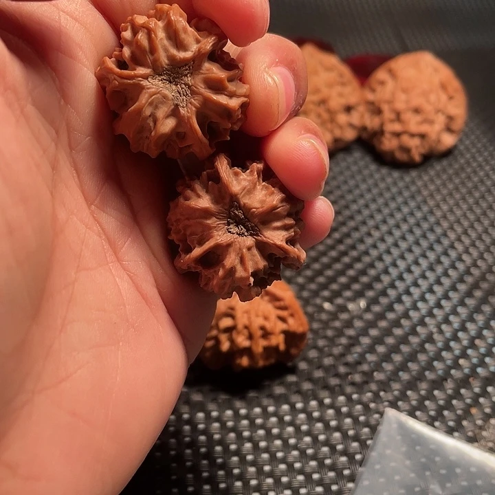 把件文玩核桃29mm野生龙门涧三棱