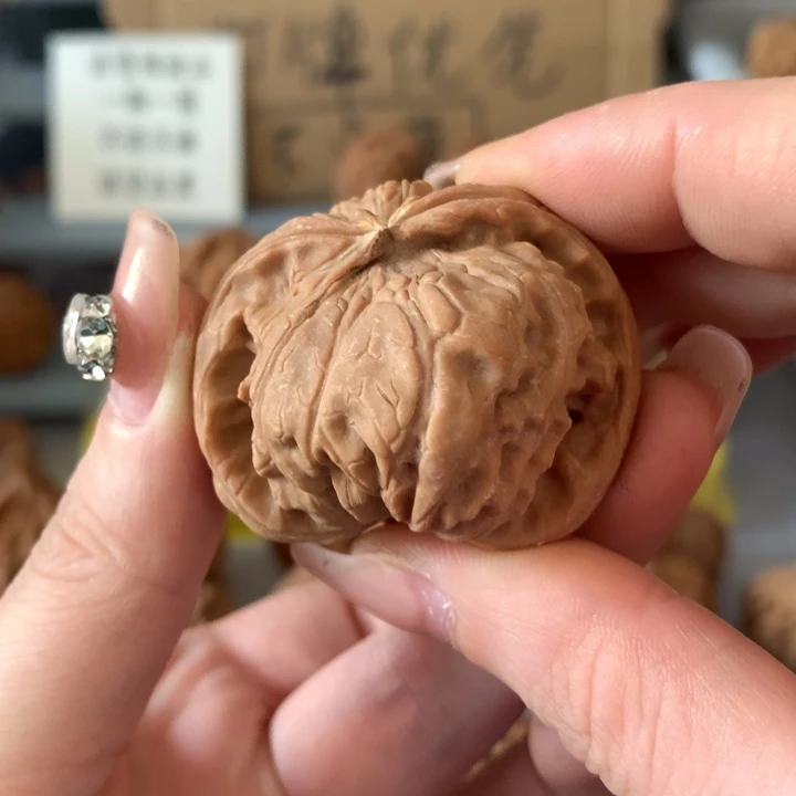 天***顺文玩核桃吊坠异形单只，有瑕疵