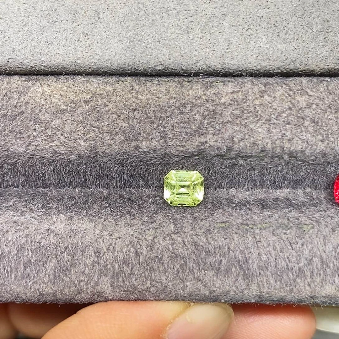 金绿宝石裸石1.1克拉天然玻璃体满火彩金绿宝石