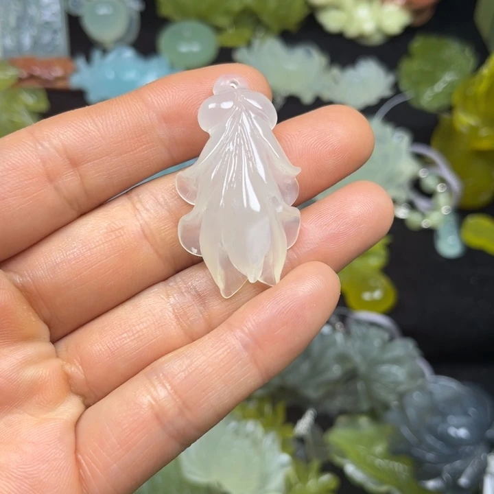 蛇纹石玉未镶嵌颈式安*?
