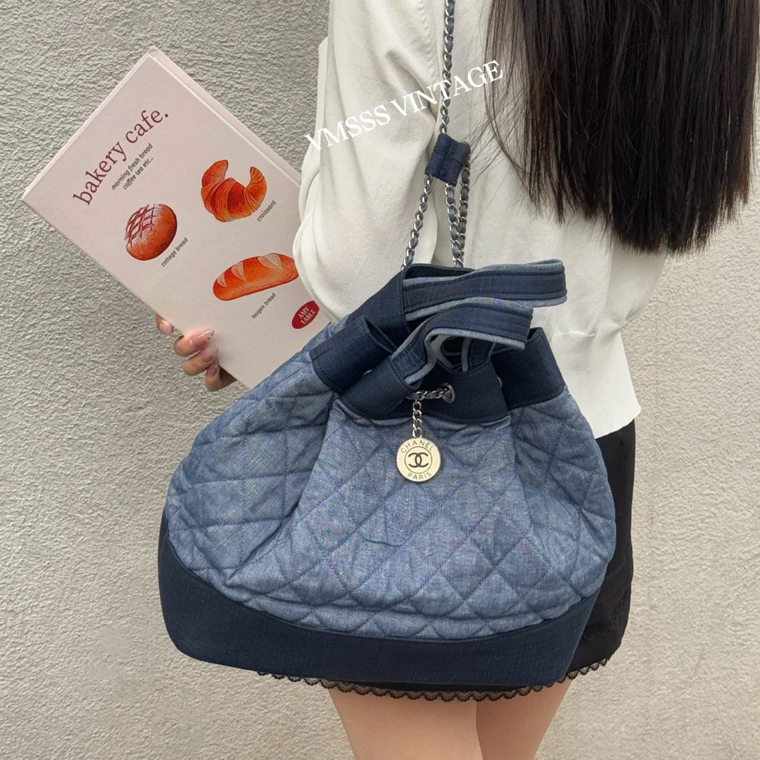 99新 Chanel/香奈儿 蓝色金币吊坠抽绳牛仔双肩包19开38944