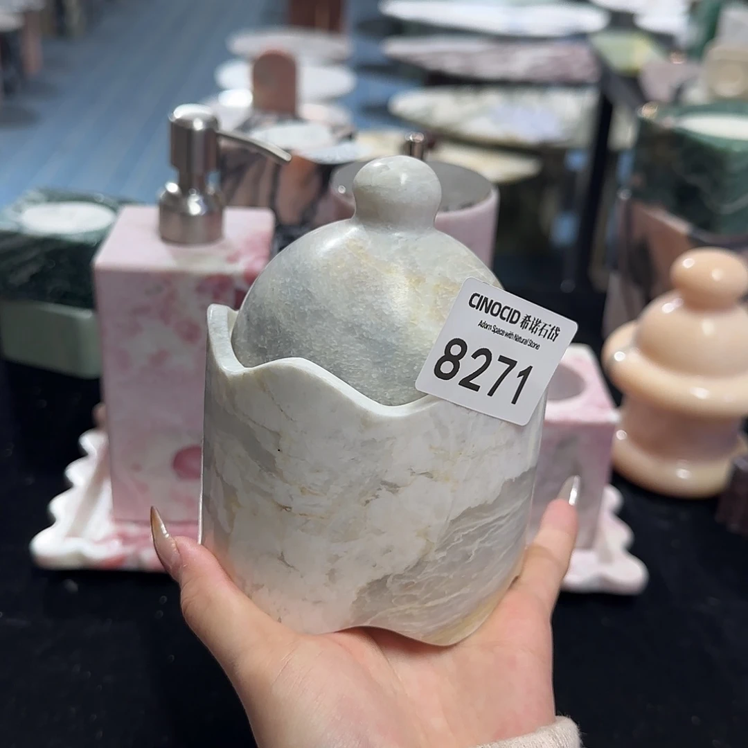 8271凤白玉颂月盒福利