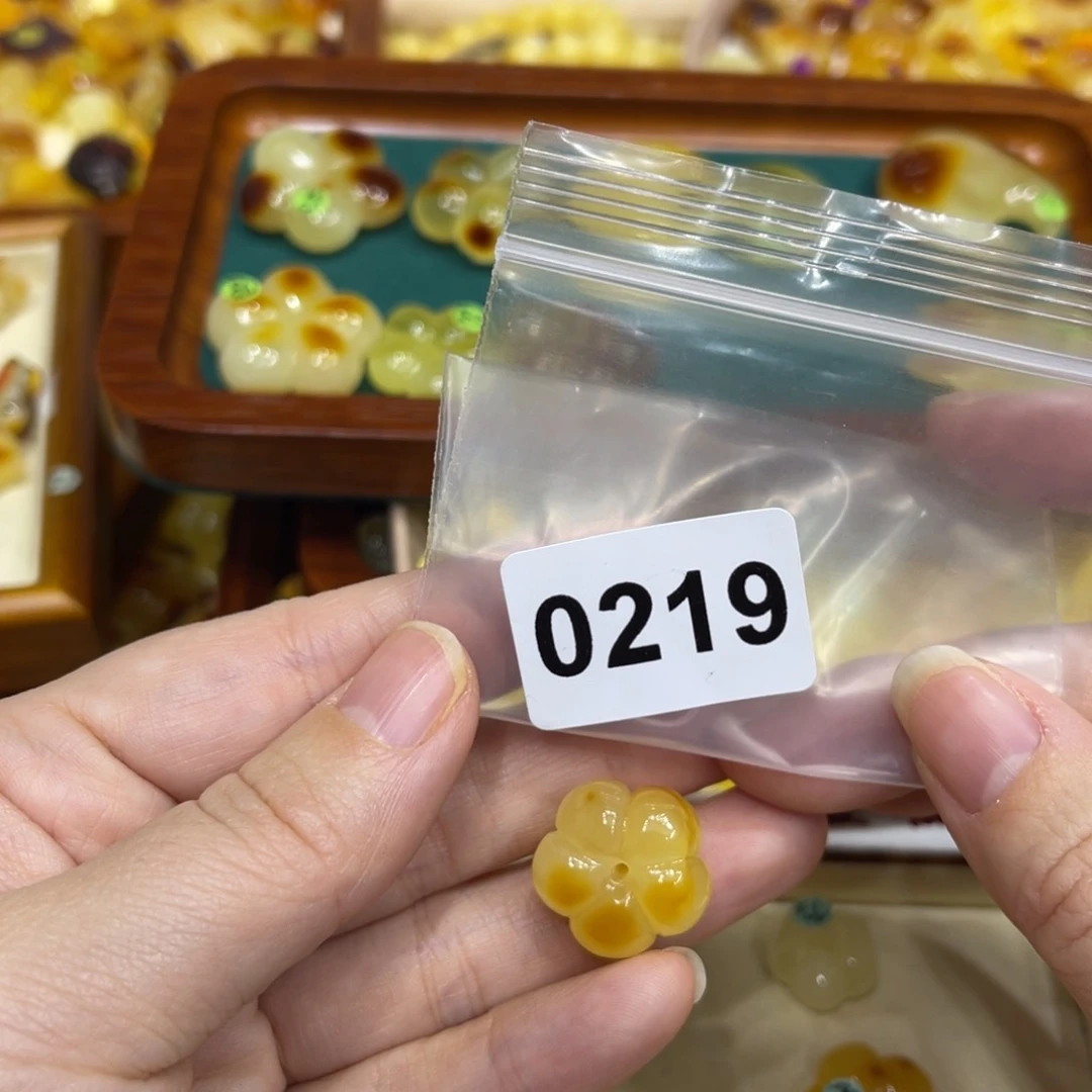 琥珀珠宝奇石未镶嵌