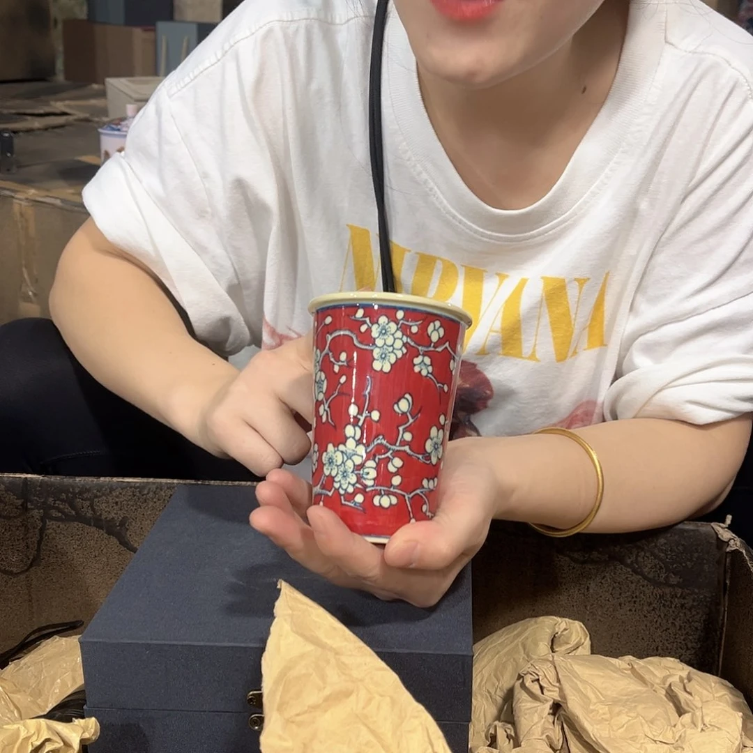摆件////景德镇陶瓷器。杯。黄