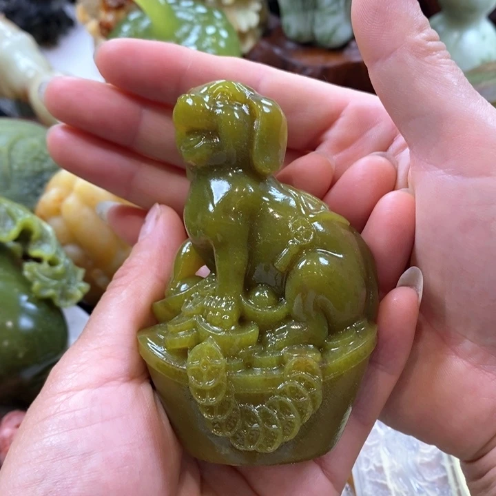 蛇纹石玉（覆膜）未镶嵌珠宝奇石青**水