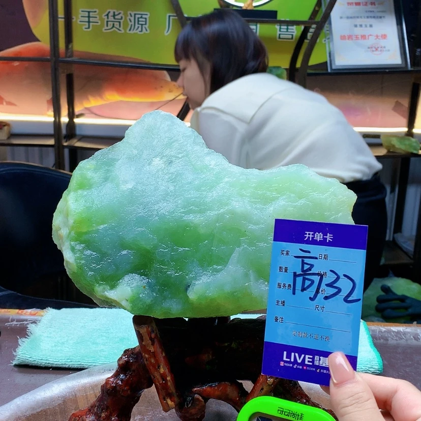 【闪购商品】未镶嵌蛇纹石玉原石以****工