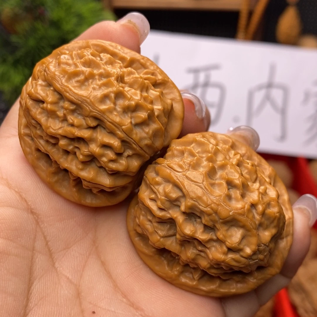 文玩核桃吊坠金麒麟。全品。边41。丹