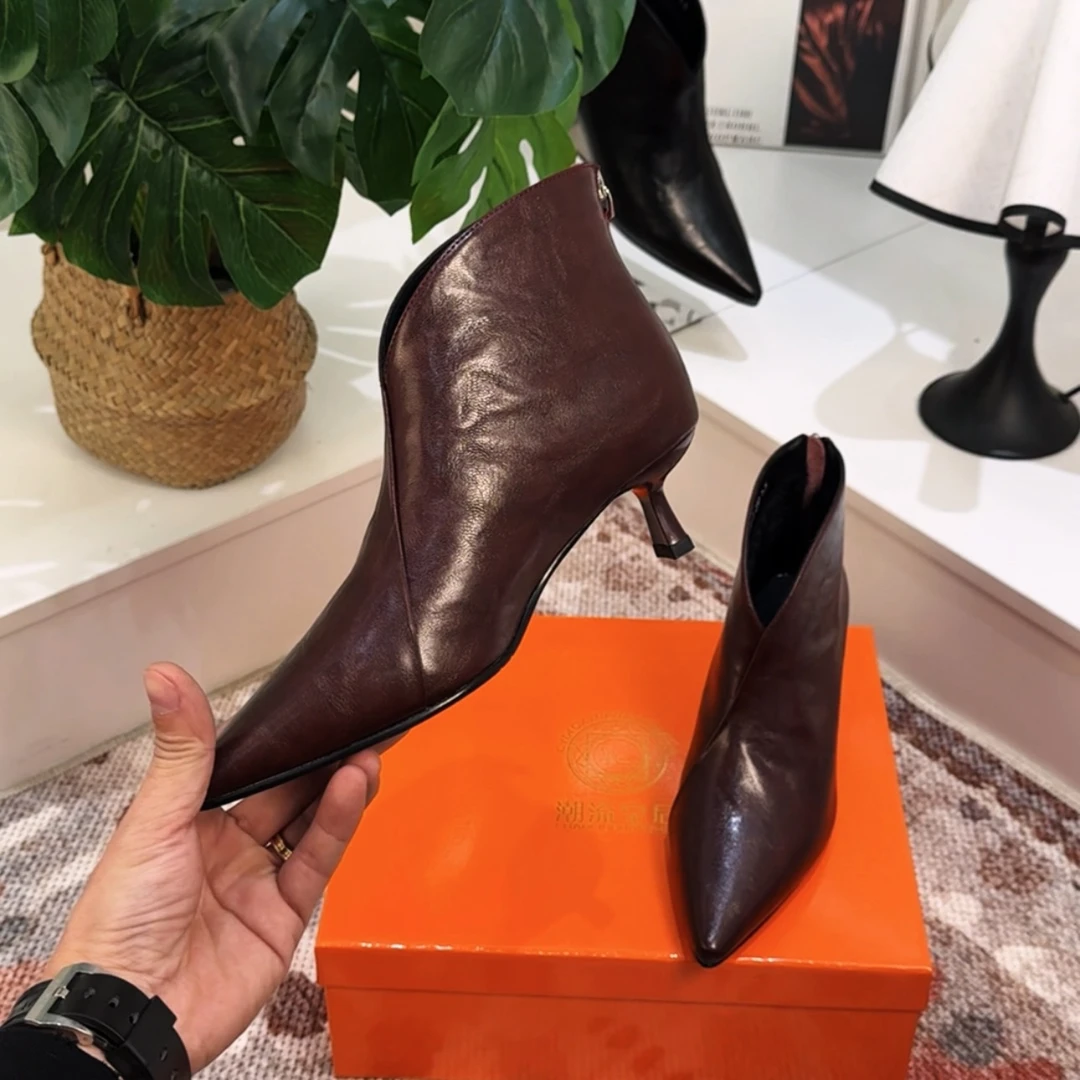 尖头细跟后拉链短靴女秋冬新款加绒保暖气质通勤中跟小裸靴瘦瘦靴