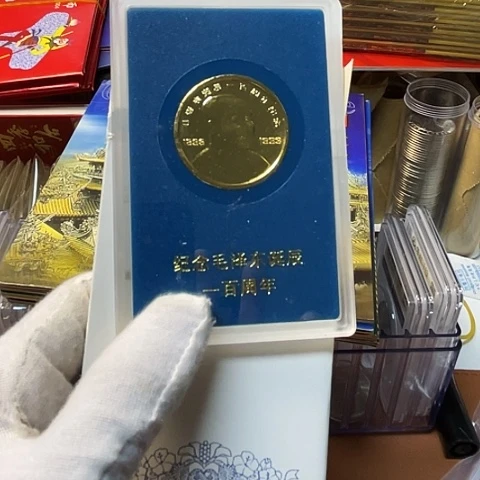 其他普通金属毛爷爷纪念章，，，，，，，