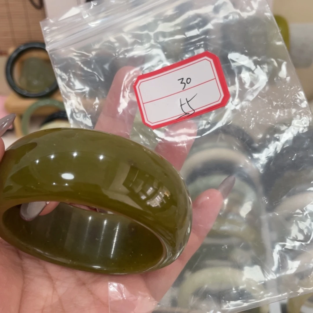 蛇纹石玉手镯未镶嵌