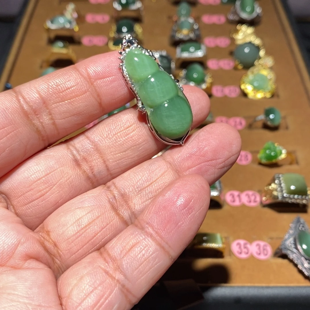 碧***兰和田玉（碧玉）未镶嵌颈饰