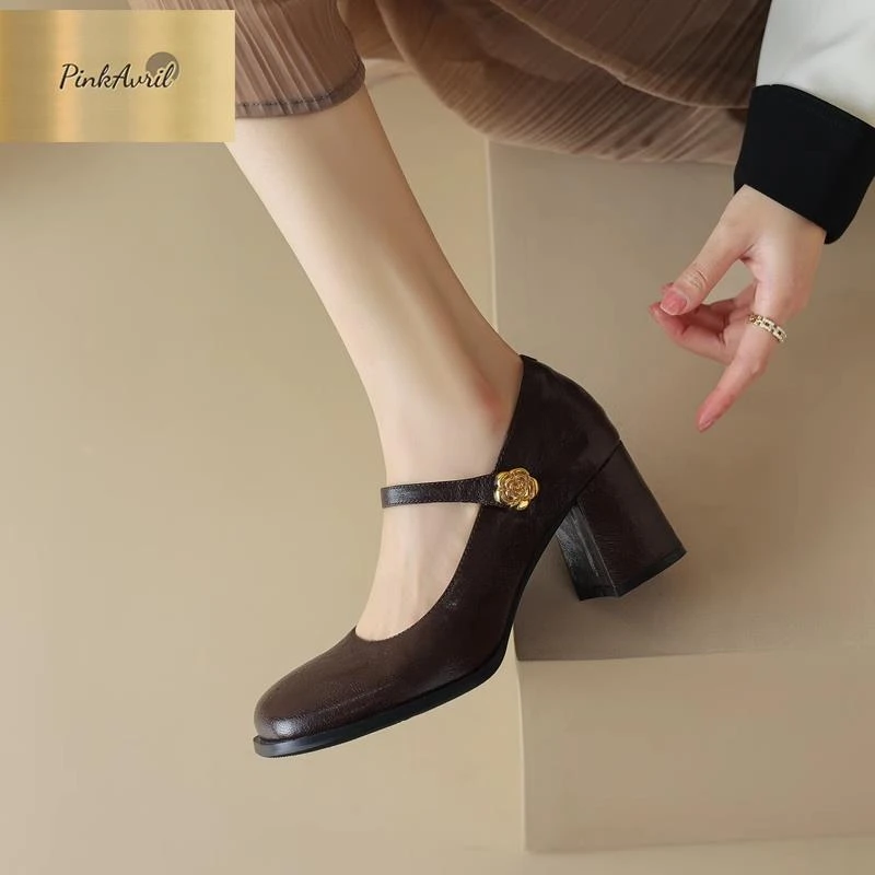 PinkAvril珍鞋跟粗女羊皮棕色高单鞋新款2025玛丽方头法式山茶花