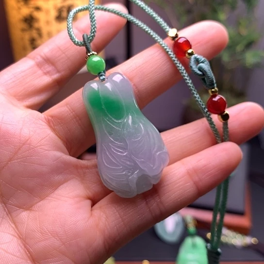 翡翠未镶嵌吊坠(赠链)