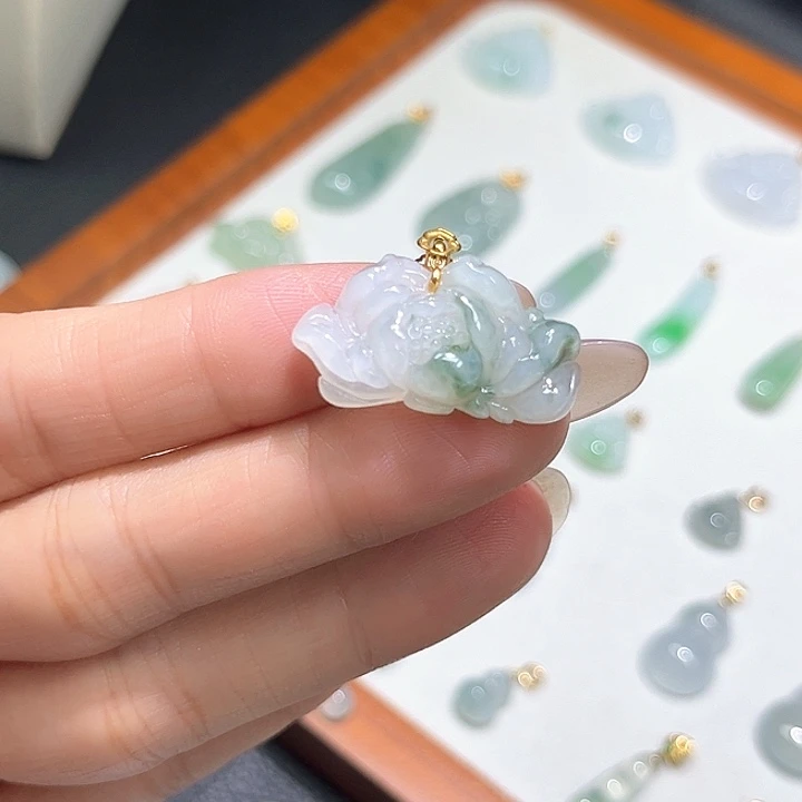 翡翠18K金镶嵌颈饰