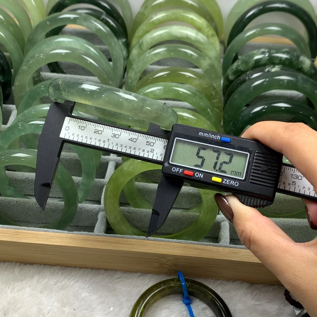 蛇纹石玉未镶嵌手镯86