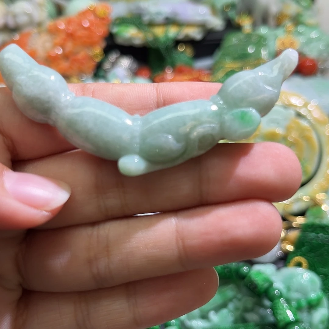翡翠未镶嵌颈饰待编织