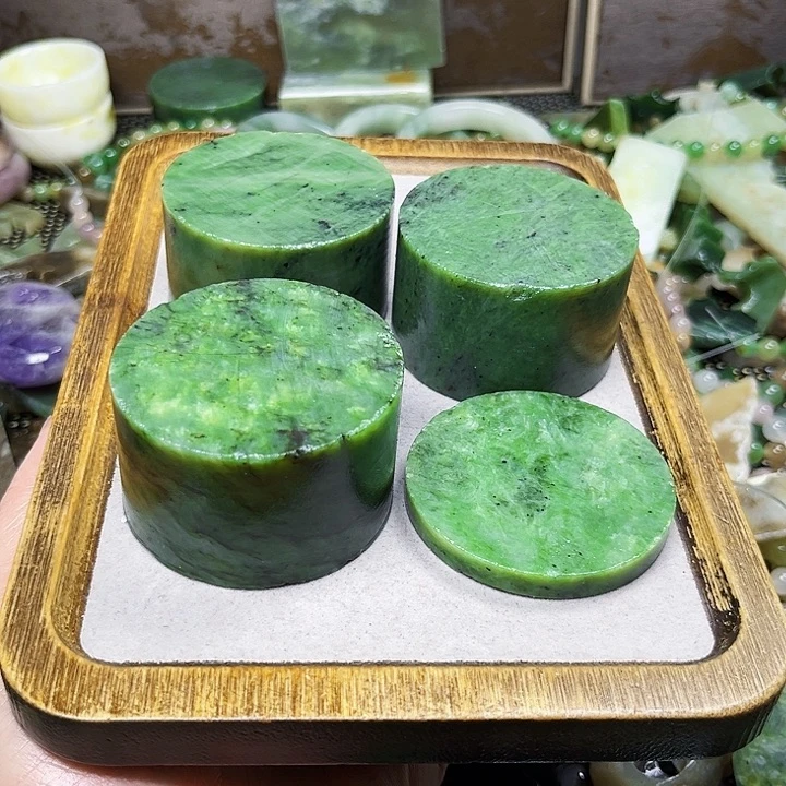 和田玉未镶嵌珠宝半成品弈**缘