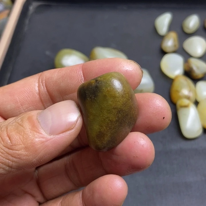 清***粥和田玉（糖玉）未镶嵌珠宝奇石