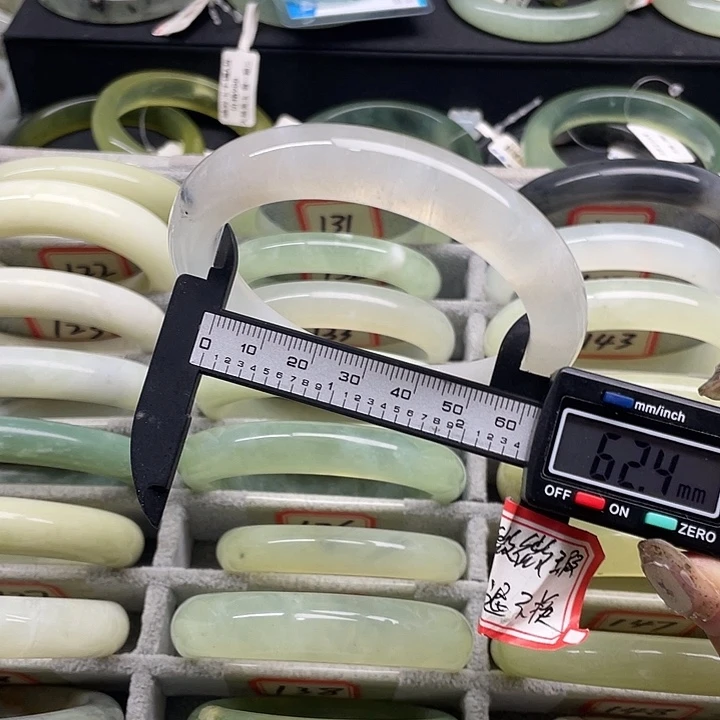 蛇纹石玉未镶嵌手镯152