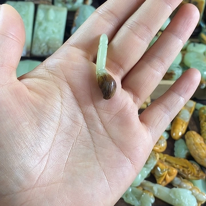 岫岩河磨玉（透闪石质玉）未镶嵌颈饰