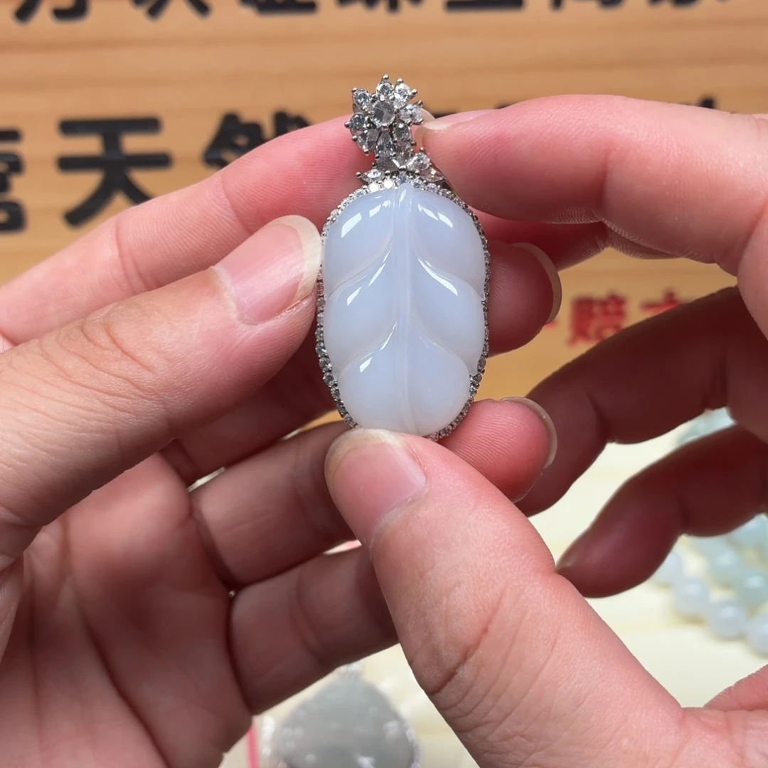 颈饰未镶嵌翡翠叶子