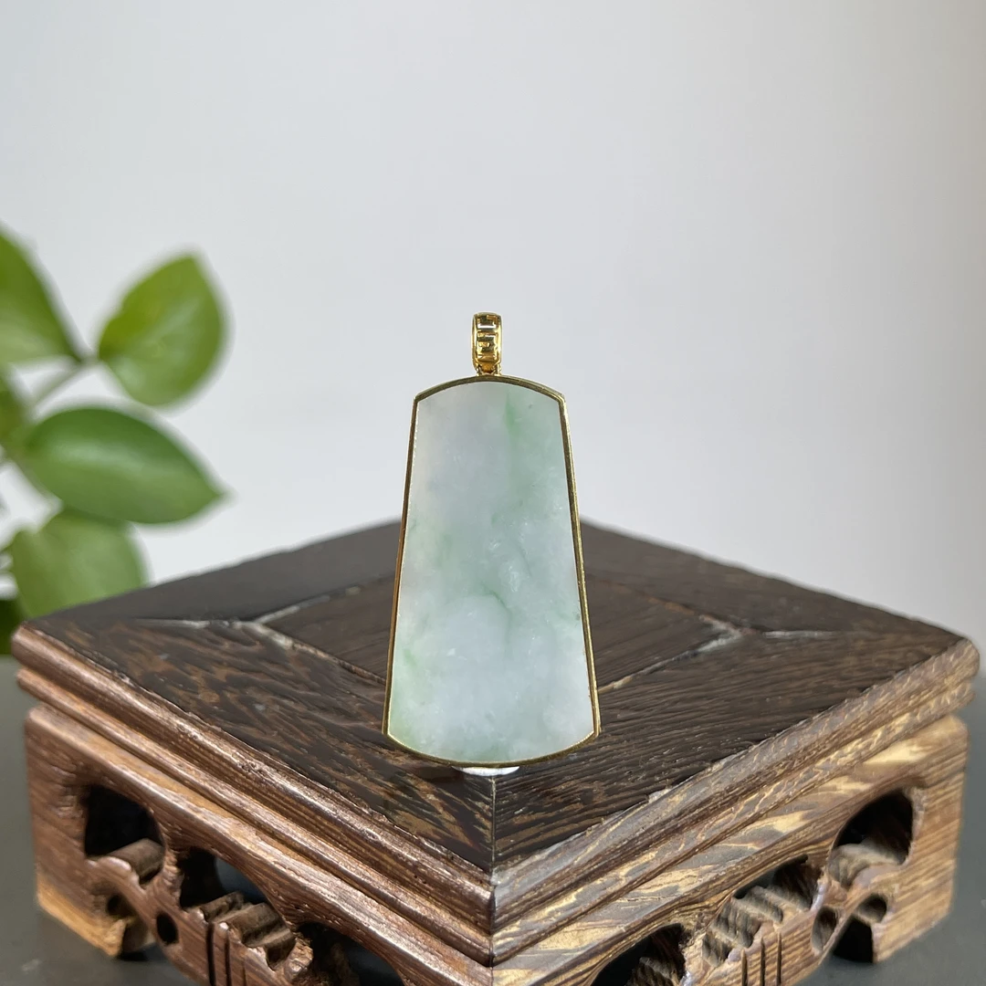 JGA18-124  天然缅甸A货翡翠  18K镶嵌无事牌