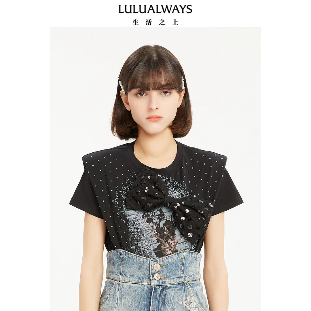 LULUALWAYS【高能感】摩登复古印花蝴蝶结装饰短袖T恤女LNB232H