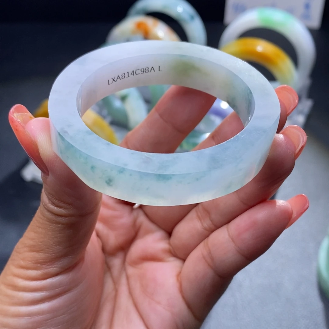 定制翡翠未镶嵌翡翠手镯