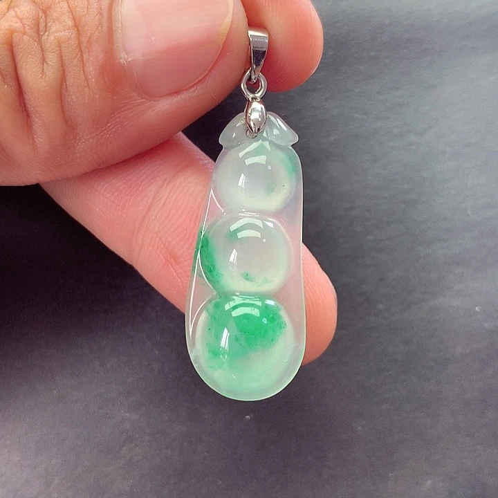 颈饰未镶嵌石英质玉