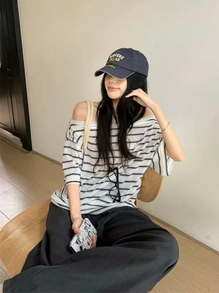 复古百搭撞色条纹斜肩t恤女宽松显瘦2025夏季新款别致露肩上衣潮