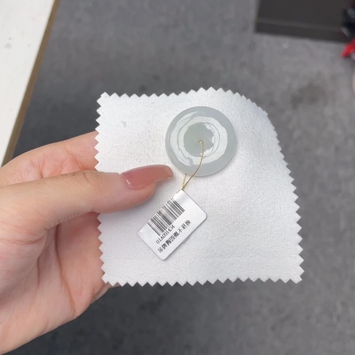 翡翠未镶嵌颈饰平安扣