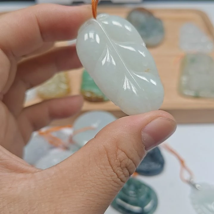 翡翠未镶嵌颈饰翡翠叶子