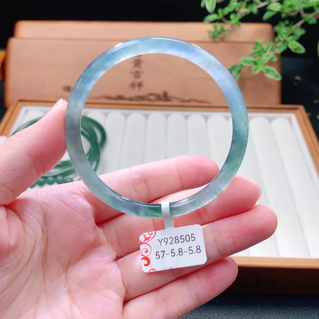 翡翠未镶嵌手镯（圆镯）