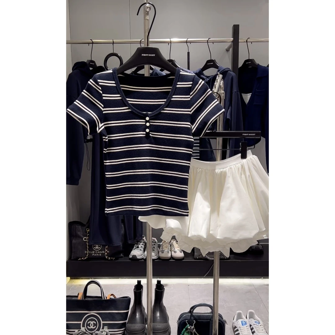 初见家【U领开扣条纹针织短袖T恤】2024早春新品百搭休闲上衣