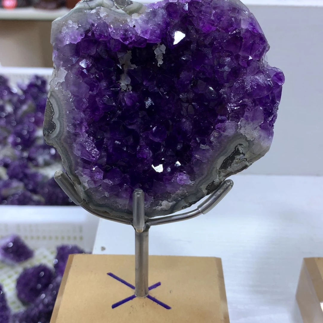 织绣乌拉圭紫水晶
