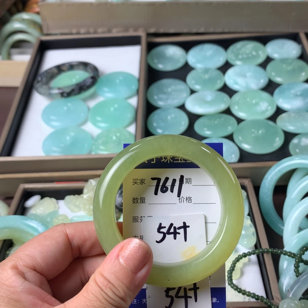 蛇纹石玉手镯未镶嵌7611