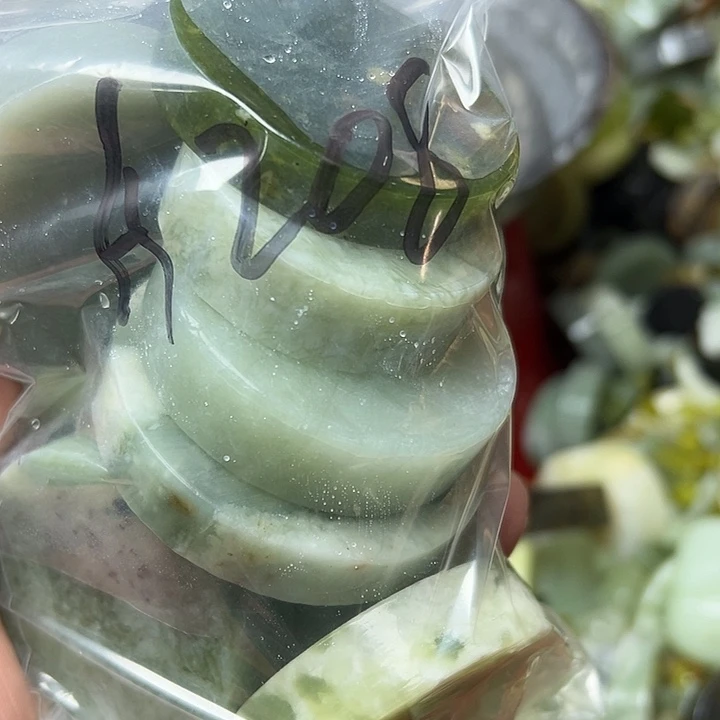 蛇纹石玉未镶嵌鱼缸石，盆景石