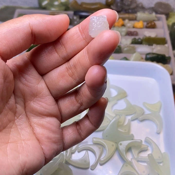 未***来和田玉未镶嵌手链