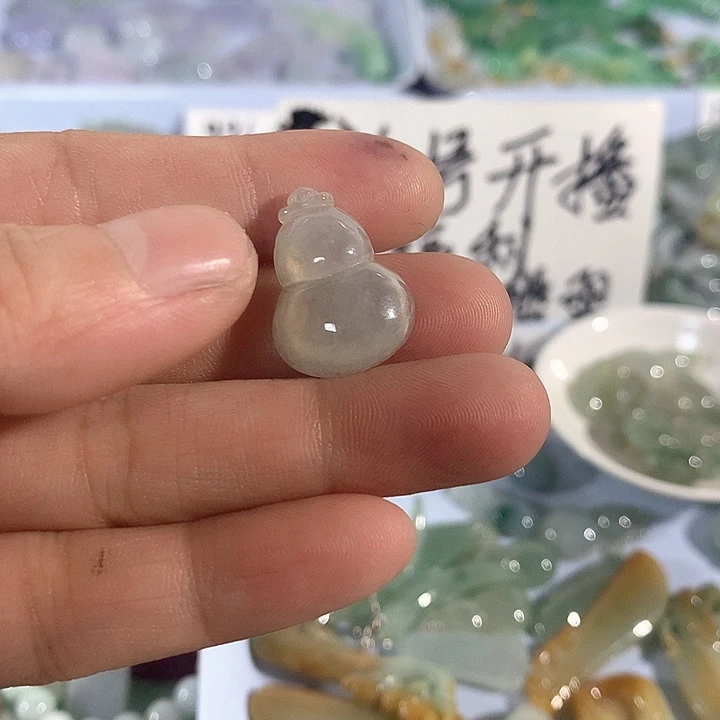 多***芽颈饰未镶嵌翡翠小精品