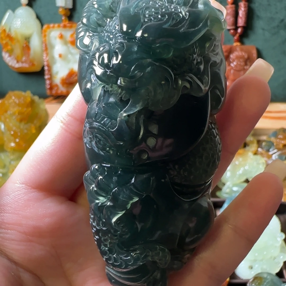 未镶嵌岫玉颈饰龙