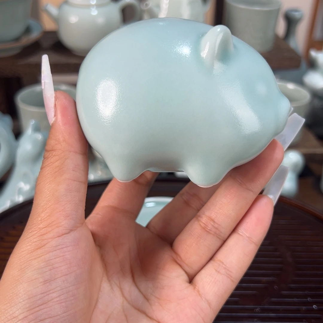 微瑕卵青小猪猪。