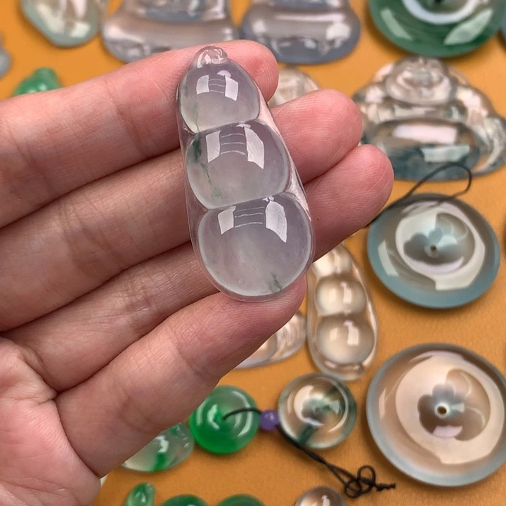 颈饰未镶嵌翡翠…..