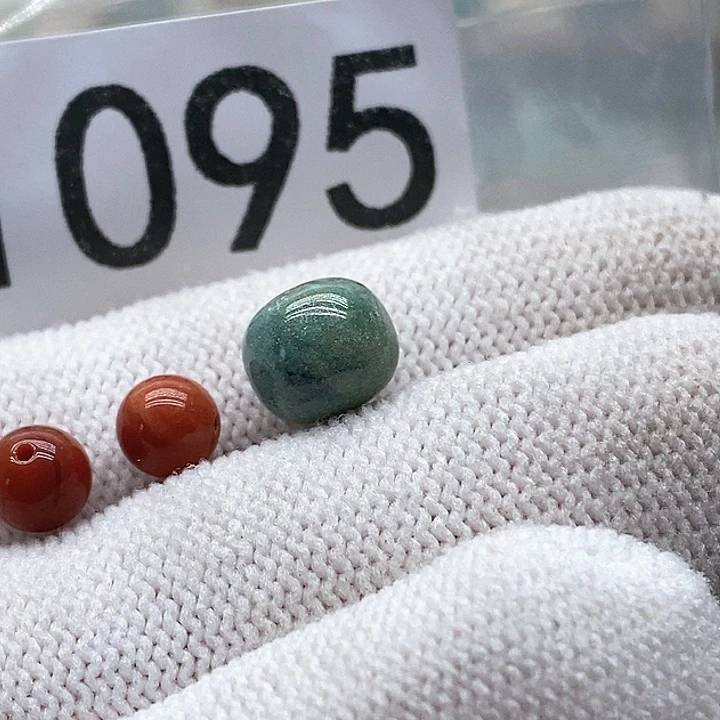 面***面南红玛瑙未镶嵌颈饰