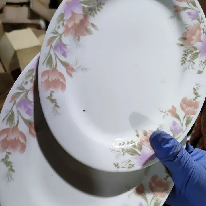 摆件盘子碗茶壶啥都有