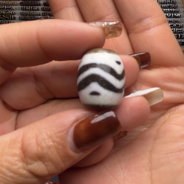 兆***拳玛瑙/玉髓（覆膜）未镶嵌吊坠(不含链)