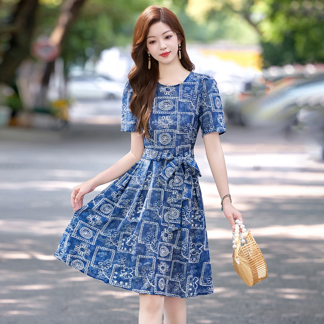 法式复古刺绣提花连衣裙女2025年夏季新款系带收腰显瘦中长款裙子